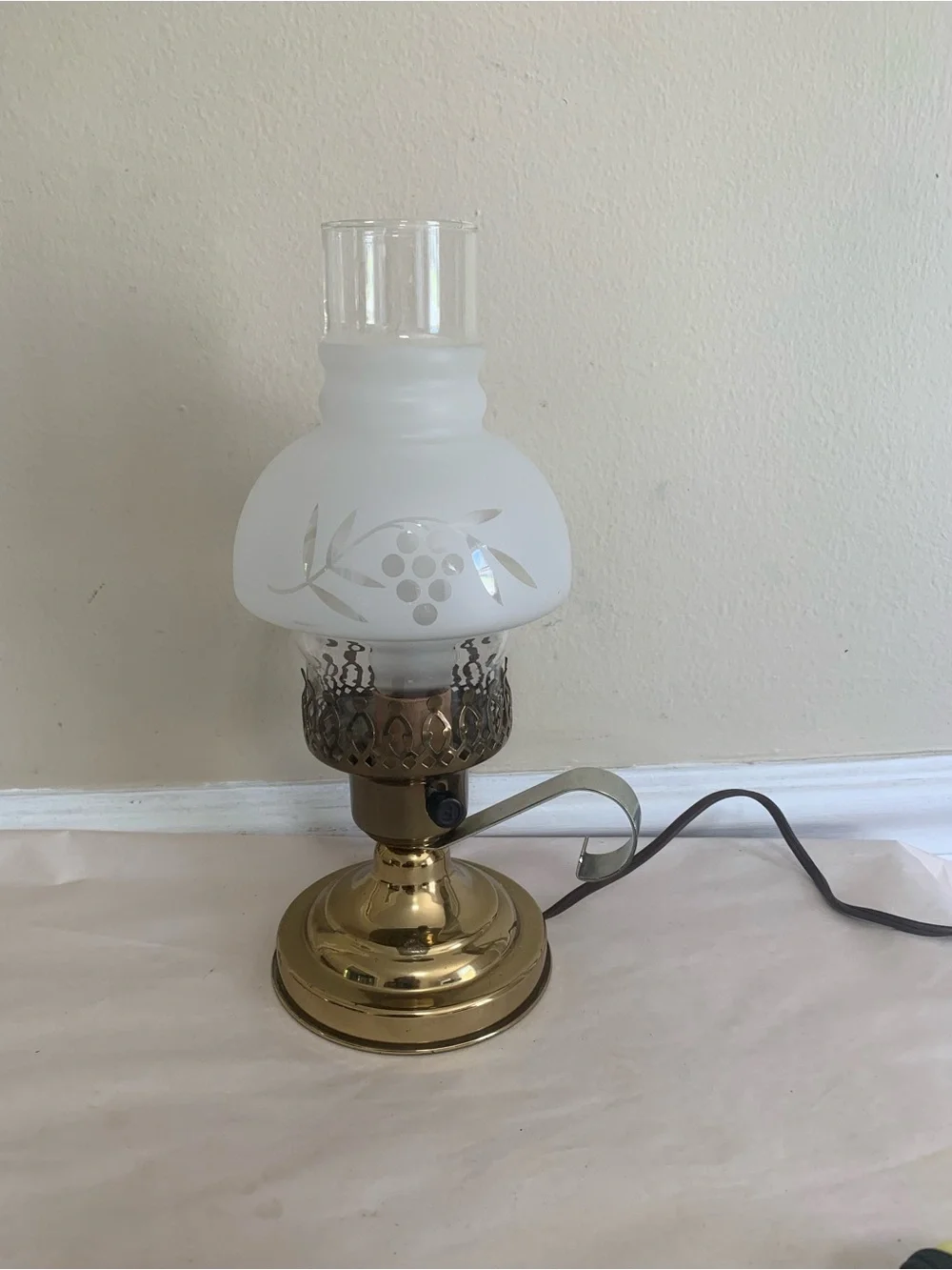 Vintage Electric Brass & Glass Hurricane Lamp Etched Grape Vine Shade table lamp